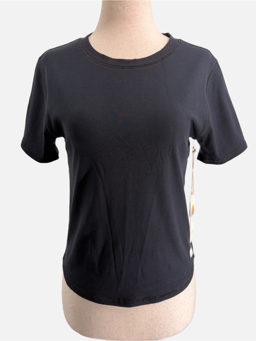 Vuori Pose Fitted Tee Black Ribbed Modal Stretch Cropped Top NWT Size Large - Picture 3 of 7